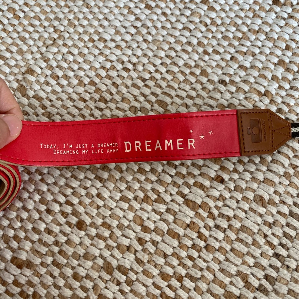 Red camera strap - Picture 3 of 8